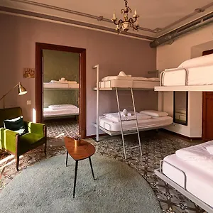 - Juvenil Albergue